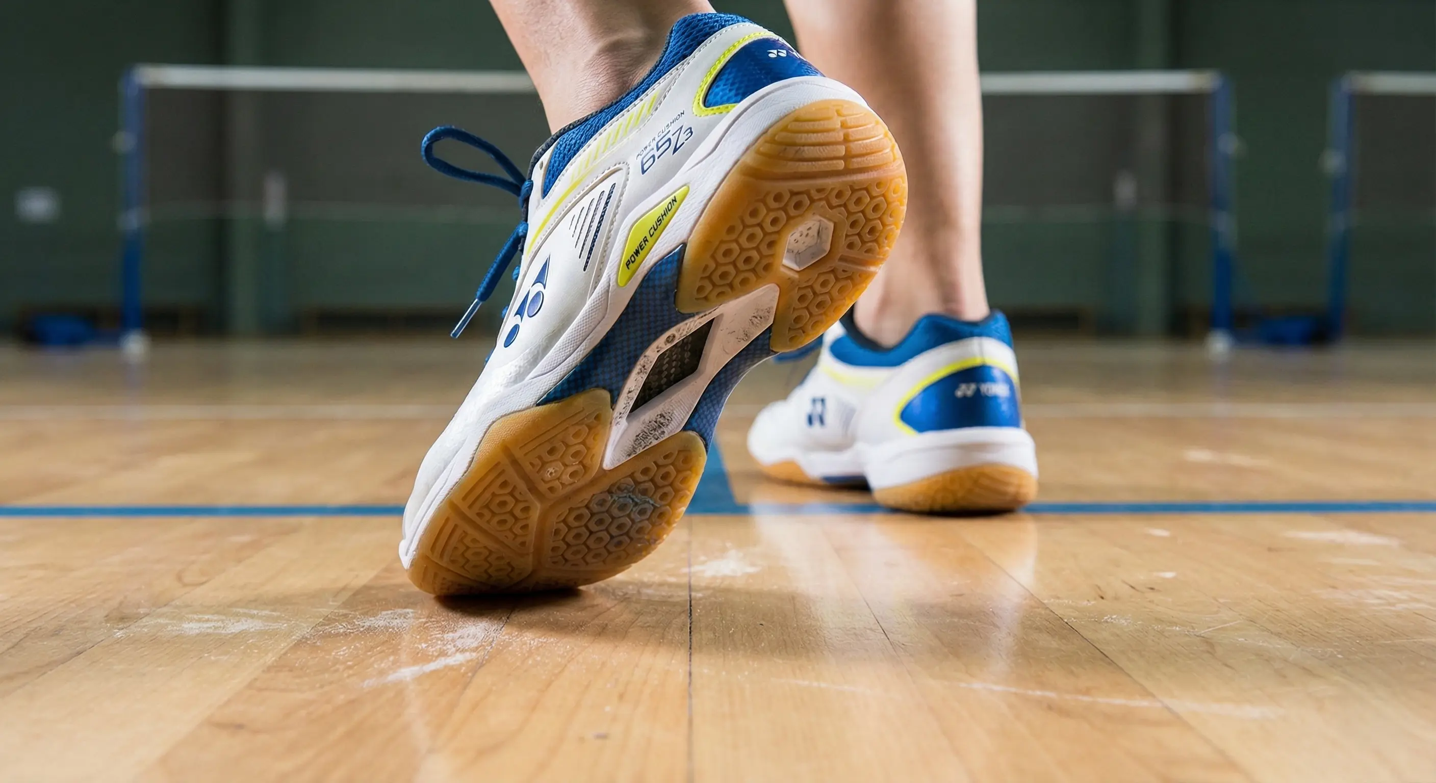 Badminton shoes